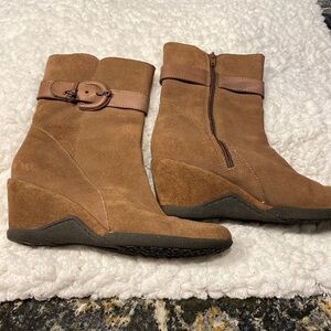 womens Etienneaigner suede zippered boots size 6.  EUC